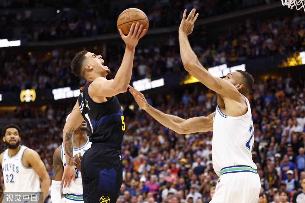 世人展示他 世人展示他