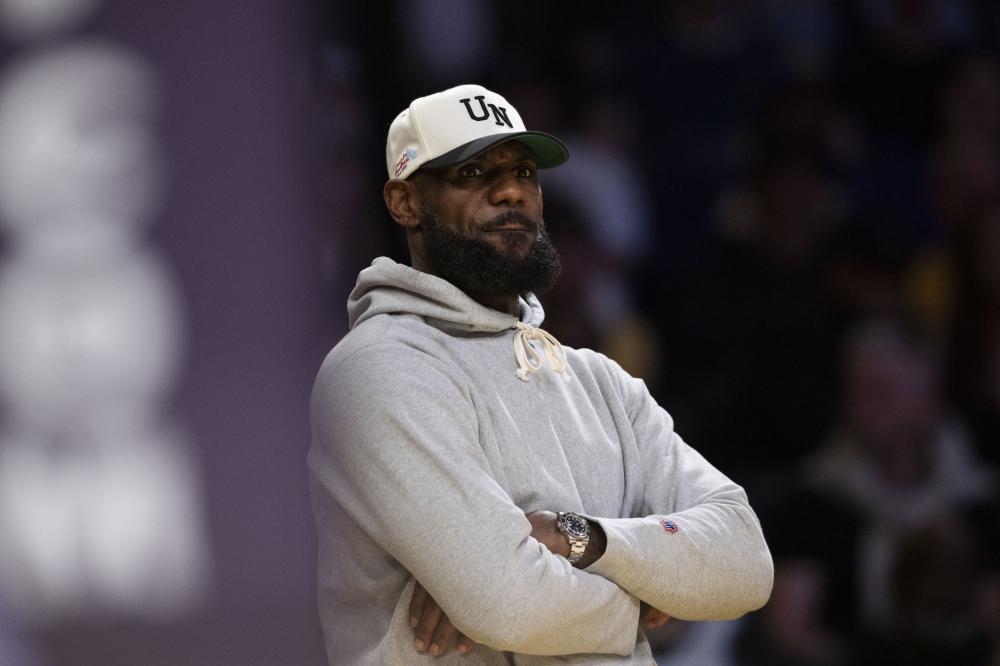 呈现鲜明反 呈现鲜明反